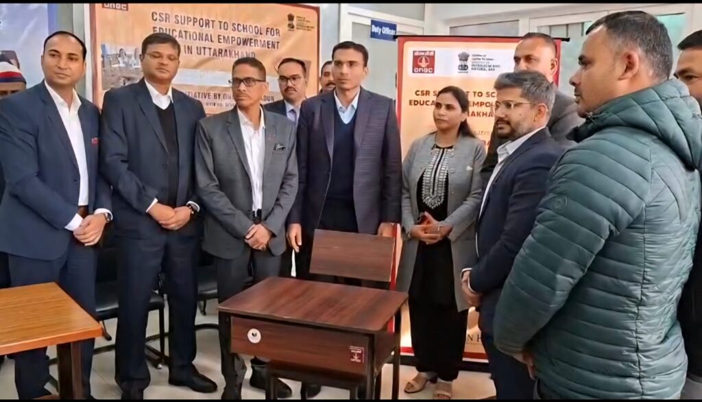 देहरादून: जिला प्रशासन ने एमपी स्पोर्टस कालेज को 330 टेबल, चेयर उपलब्ध कराए 