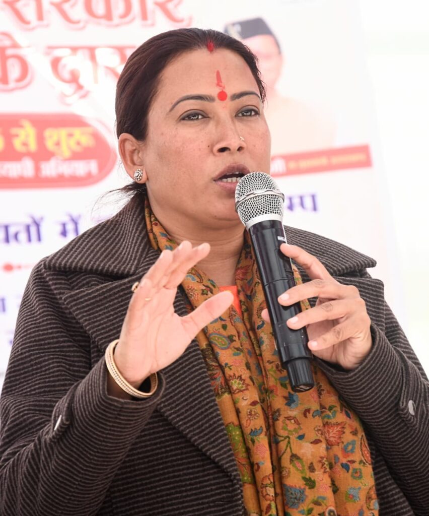 नैनीताल जनपद में कैबिनेट मंत्री रेखा आर्या ने सुनी जन समस्याएं