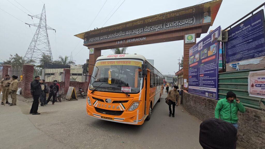 देहरादून: सड़क किनारे खाली भूमि व फ्लाईओवर के नीचे पार्किंग निर्माण जल्द