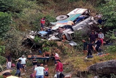 अल्मोड़ा: बस गहरी खाई में गिरी, सात यात्रियों की मौत, कई घायल