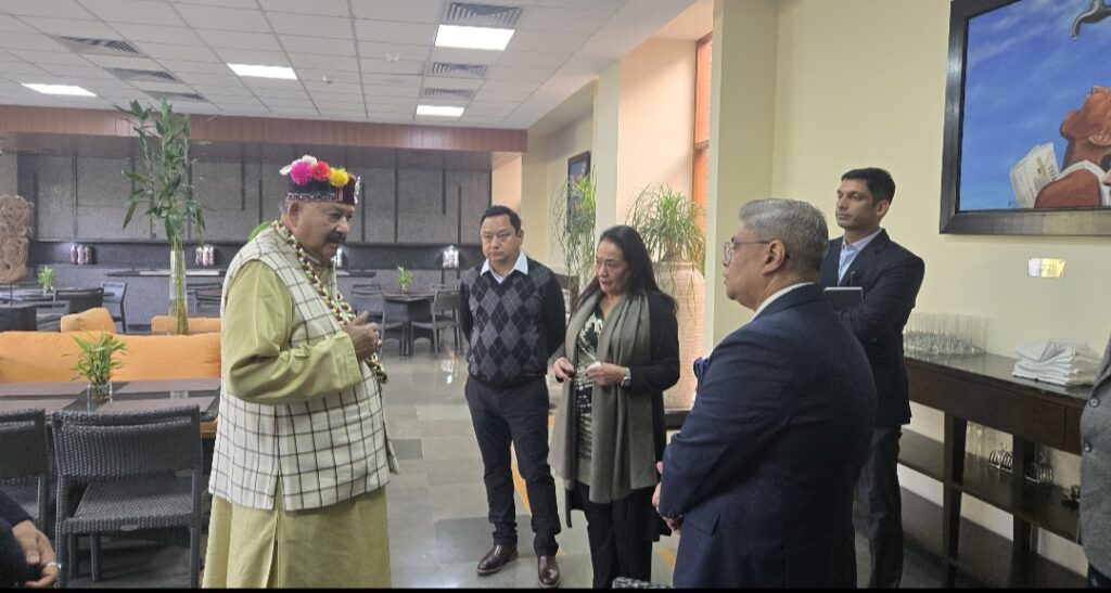 पर्यटन मंत्री ने हॉस्पिटैलिटी स्कूल का निरीक्षण किया