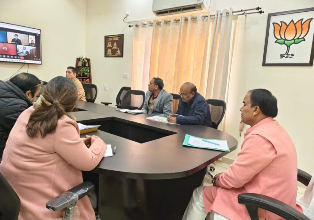 विद्यालयों में सुनिश्चित हों मूलभूत सुविधाएं: डॉ. धन सिंह रावत