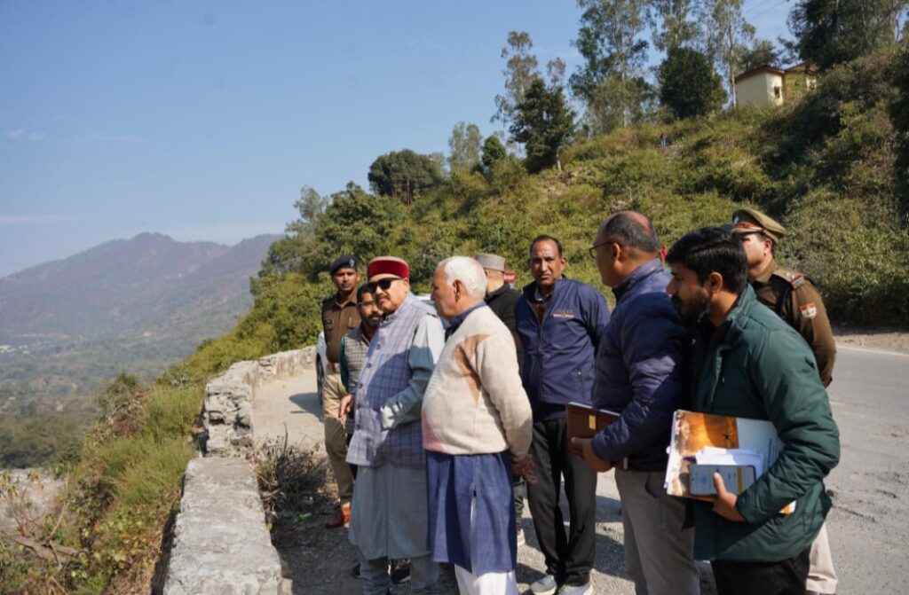 महाराज के किया निर्माणाधीन सतपुली झील का निरीक्षण