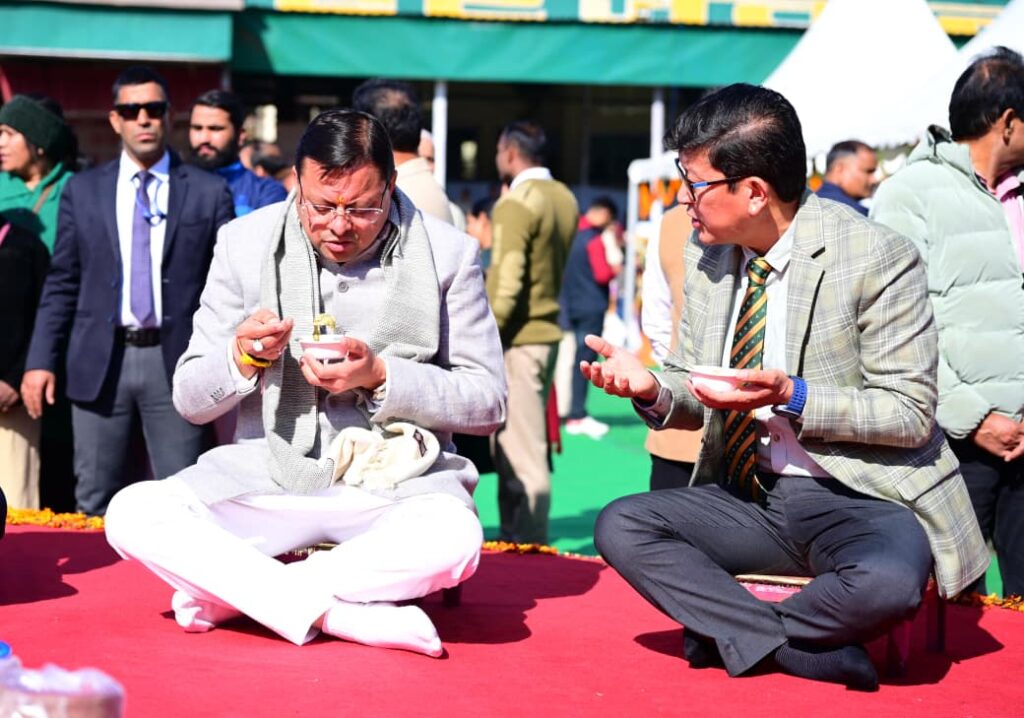 मुख्यमंत्री ने विभिन्न जिलों से आए कृषकों से मुलाकात कर माल्टा और नींबू की खटाई का लिया स्वाद 