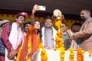 मैथिली ठाकुर साधना, संस्कृति और युवा प्रेरणा का सशक्त प्रतीक: मुख्यमंत्री