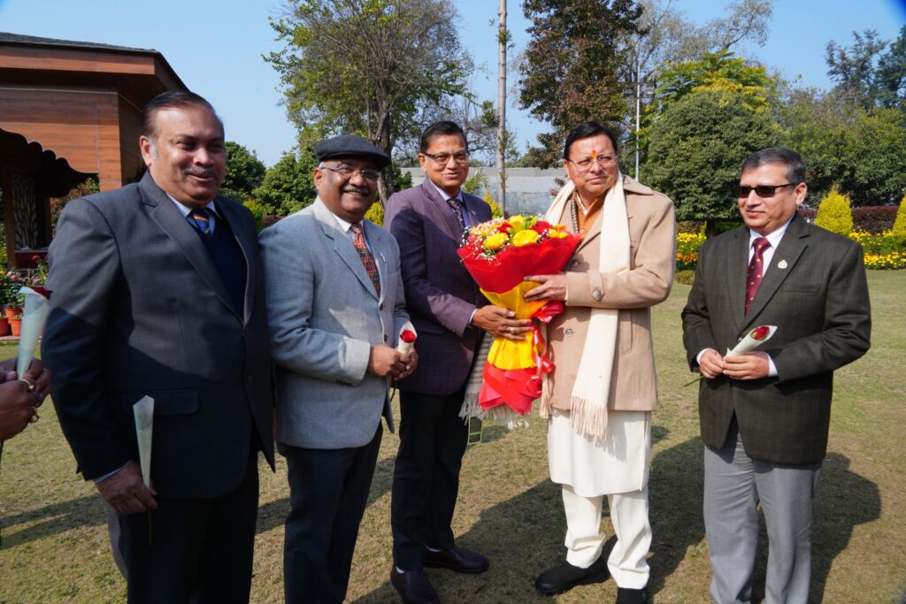 मुख्यमंत्री को विभिन्न क्षेत्रों के लोगों ने दी नववर्ष की शुभकामनाएं