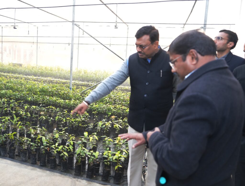 मुख्य सचिव के किसानों को डूर स्टेप सहायता उपलब्ध कराए जाने के निर्देश