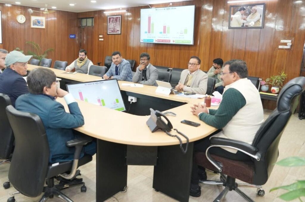 मुख्य सचिव ने प्रदेश में सेब, कीवी और ड्रैगनफ्रूट का उत्पादन बढ़ाए जाने के सम्बन्ध में अधिकारियों से की चर्चा