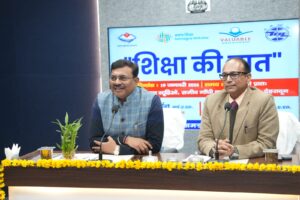 मुख्य सचिव ने की वीडियो कॉन्फ्रेंसिंग के माध्यम से छात्र-छात्राओं से बातचीत