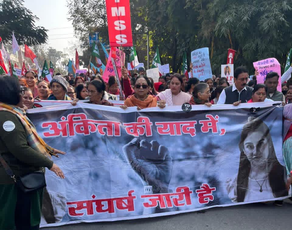 अंकिता भंडारी हत्याकांड को लेकर राजधानी दून की सड़कों पर उतरा भारी जन सैलाब
