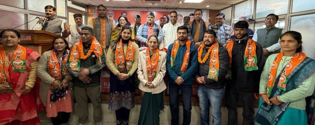 भाजपा सदस्यता अभियान : ब्लॉक प्रमुख, पार्षद समेत सैकड़ों ने थामा भाजपा का दामन