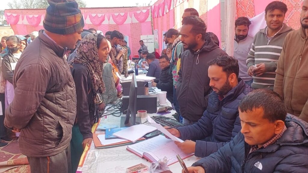 ग्रामीणों के द्वार पर सरकारः विकास नगर में 1775 लाभार्थियों को मिला योजनाओं का लाभ