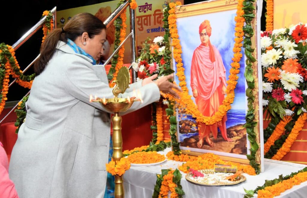 कर्तव्यनिष्ठ और अनुशासित बने युवा : रेखा आर्या