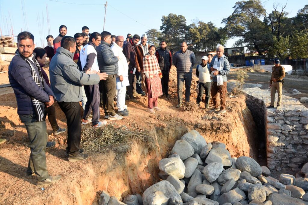 लोहाघाट: निर्माणाधीन महिला स्पोर्ट्स कॉलेज का कैबिनेट मंत्री ने किया निरीक्षण 