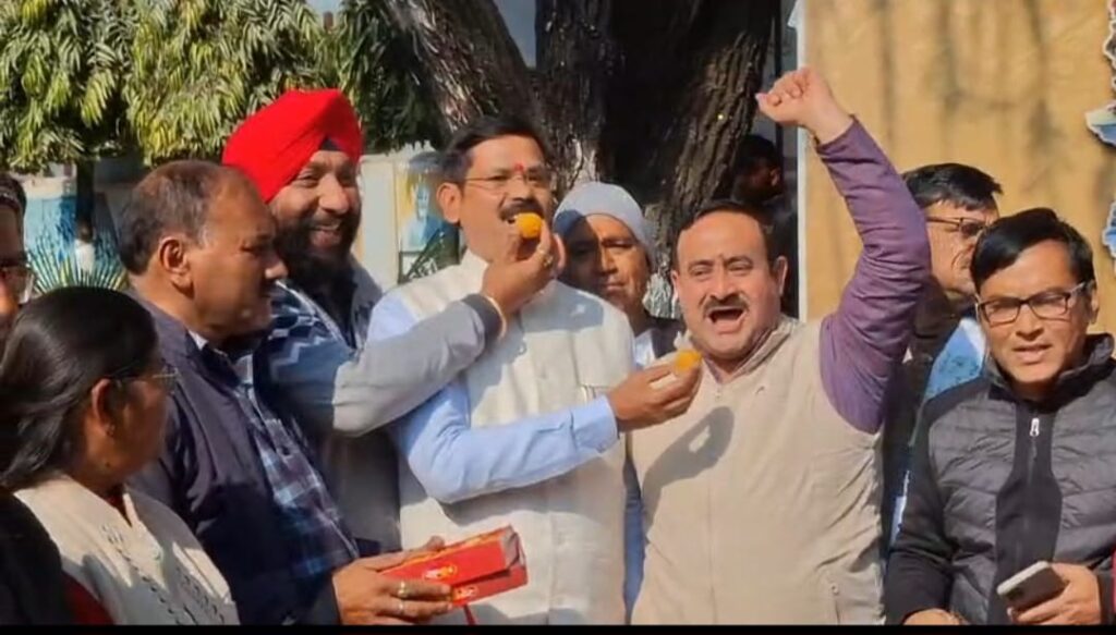 नितिन नबीन के राष्ट्रीय अध्यक्ष बनने पर भाजपा कार्यकर्ताओं ने मनाया जश्न