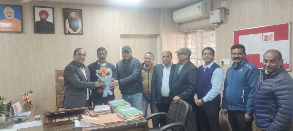 चतुर्थ श्रेणी राज्य कर्मचारी संघ के प्रतिनिधि मंडल ने CMO देहरादून से की शिष्टाचार भेंट