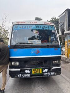 परेड ग्राउण्ड व उसके आसपास अवैध खड़े वाहनों पर आरटीओ की सख्त कार्यवाही