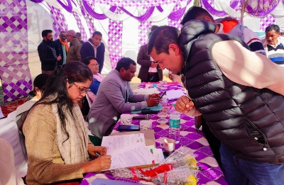 सरकार आपके द्वारः लखवाड़ में विशेष भूमि-अध्याप्ति अधिकारी ने सुनी समस्याएं