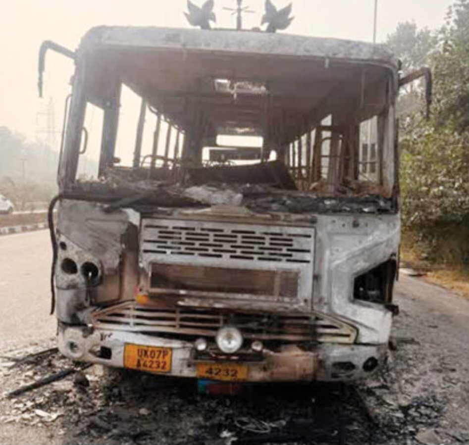 उत्तराखंड: चलती रोडवेज बस में अचानक लगी आग