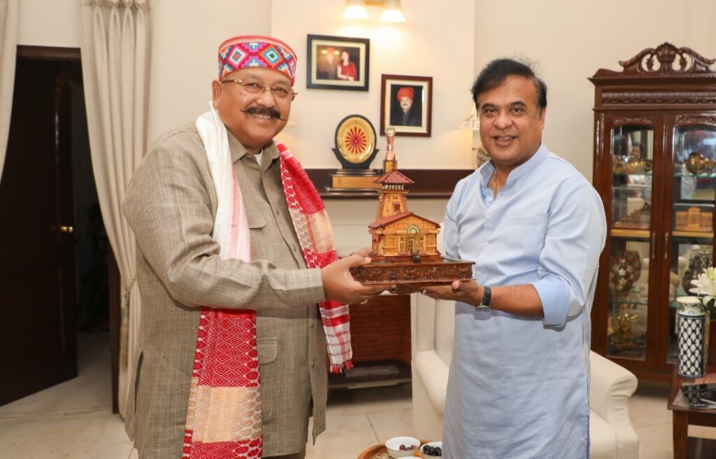 सद्भावना सम्मेलन में पहुंचे असम के मुख्यमंत्री, कहा महाराज ने हमें मानवता का महान संदेश दिया 