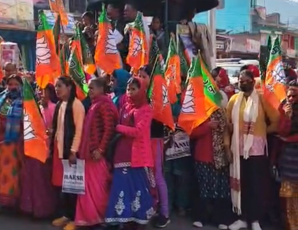 मंत्री रेखा आर्या के अपमान पर भड़के भाजपा कार्यकर्ता