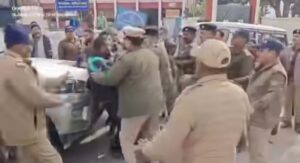 गोपेश्वर मे भाजपा अध्यक्ष महेंद्र भट्ट को दिखाए काले झंडे