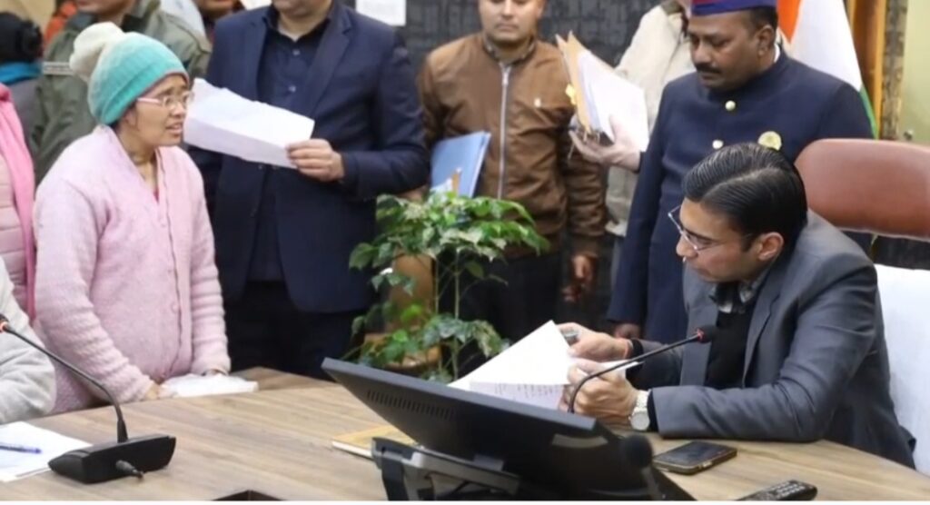 देहरादून: जनता दर्शन कार्यक्रम में कुल 158 शिकायतें, डीएम ने दिए निस्तारण के आदेश