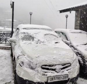 उत्तराखंड: ऊंचाई वाले इलाकों में भारी बर्फबारी