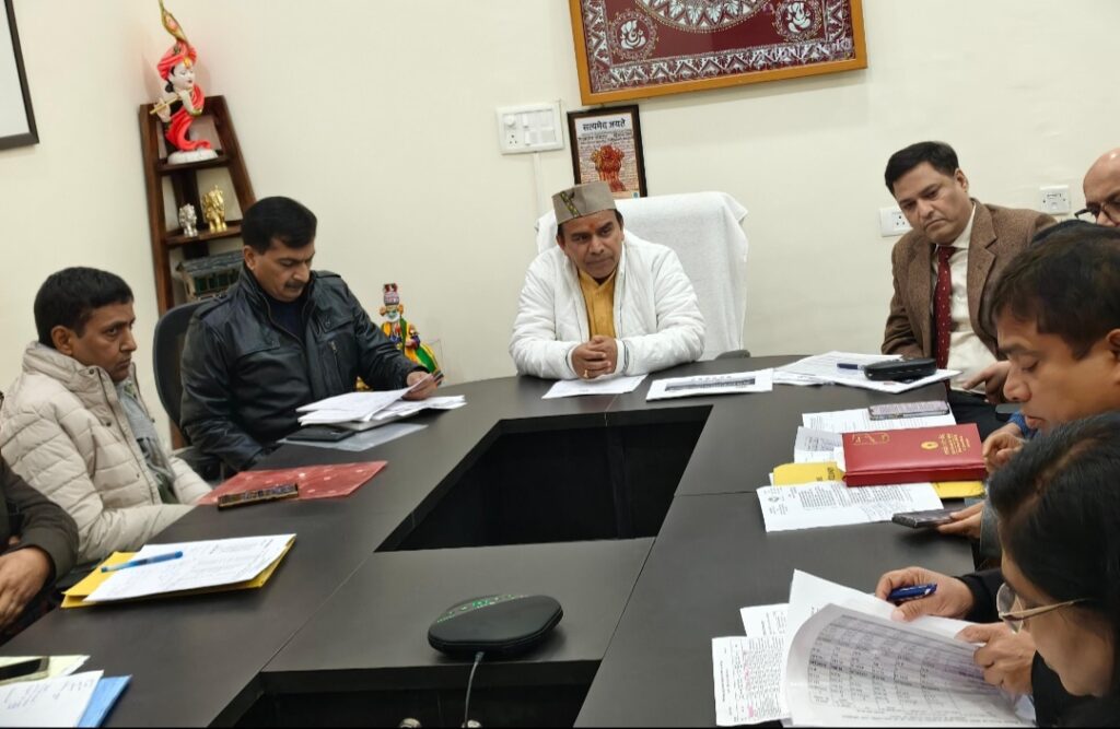 चार धाम यात्रा को चिकित्सकों का बनेगा पृथक कैडरः डाॅ. धन सिंह रावत