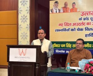 चार राज्यों के अध्ययन भ्रमण पर जाएंगे रेशम बुनकर: डॉ धन सिंह रावत