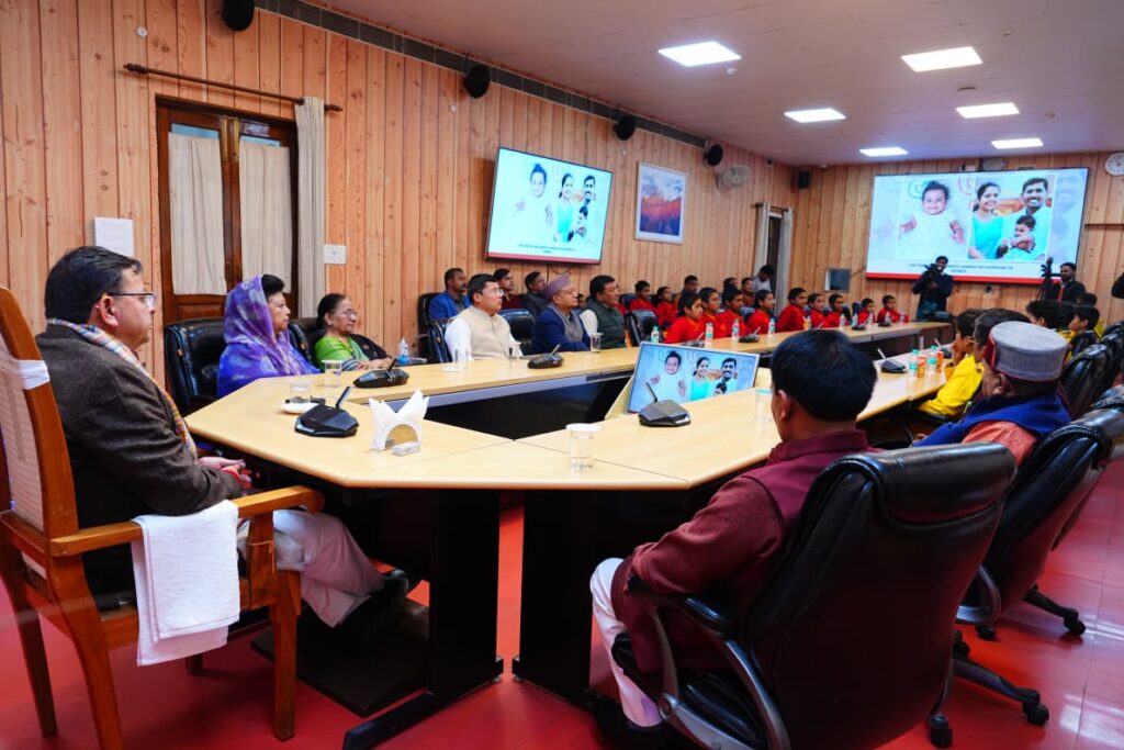 मुख्यमंत्री ने पीएम के मन की बात कार्यक्रम के 131वें एपिसोड सुना