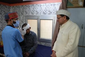पीपलकोटी में स्वास्थ्य व्यवस्थाओं का जायजा लेने पहुँचे मुख्यमंत्री धामी