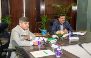 मुख्य सचिव ने विकास कार्यों की जनपदवार समीक्षा की