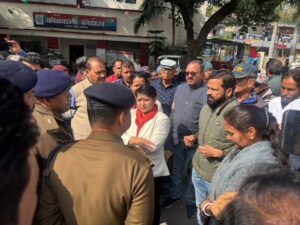कांग्रेस जिला अध्यक्ष विकास नेगी ने कोटद्वार में एएसपी से की मुलाकात, शांति एवं कानून-व्यवस्था बनाए रखने का किया आग्रह