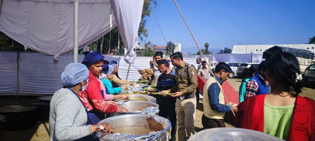 उत्तरायणी कौथिक महोत्सव में हिलान्स कैंटीन की महिलाएँ बनीं आत्मनिर्भरता की मिसाल
