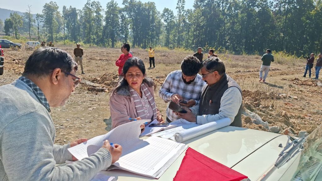 धौलास भूमि प्रकरणः अनियमित बिक्री पर जिला प्रशासन का बड़ा एक्शन, पैमाइश के साथ जांच शुरू