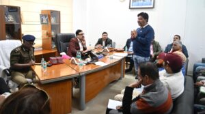 चारधाम यात्रा की तैयारियाँ तेजः गढ़वाल आयुक्त ने स्टेकहोल्डर्स संग की अहम बैठक