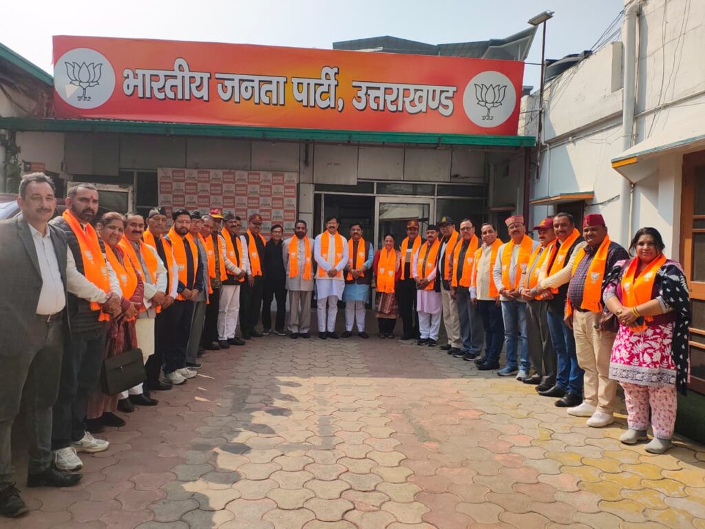 देहरादून: बड़ी संख्या में पूर्व सैनिक भाजपा में शामिल