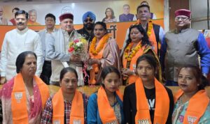 कांग्रेस, बसपा समेत कई दलों के सैकड़ों कार्यकर्ताओं ने थामा भाजपा का दामन