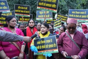 देहरादून: कारगी कूड़ा डंपिंग यार्ड के विरोध में उत्तराखंड महिला कांग्रेस का नगर निगम घेराव