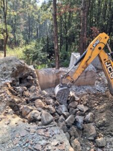 देहरादून: गल्ज्वाड़ी में बरसाती नाले पर अतिक्रमण ध्वस्त