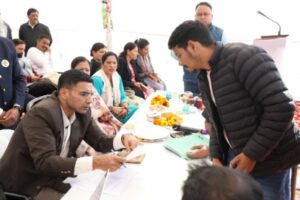 मृत्यु प्रमाण पत्र प्रकरण में लापरवाही: डीएम ने डीपीआरओ का रोका वेतन, तो जारी हुए प्रमाण पत्र