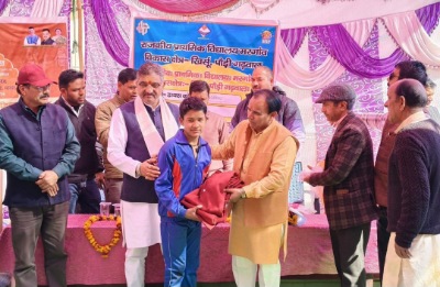 कैबिनेट मंत्री ने विद्यार्थियों को बांटे गणवेश, चौरीखाल–मरगांव मोटर मार्ग का किया लोकार्पण