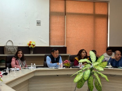 सचिव धीराज गर्ब्याल की अध्यक्षता में ग्रामीण विकास कार्यक्रमों की गहन समीक्षा