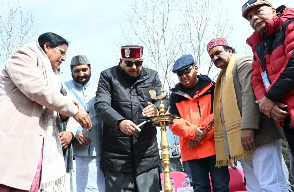 विश्व प्रसिद्ध नेशनल हिमकीडा स्कीइंग विंटर कार्निवल-2026 का पर्यटन मंत्री महाराज ने किया शुभारम्भ