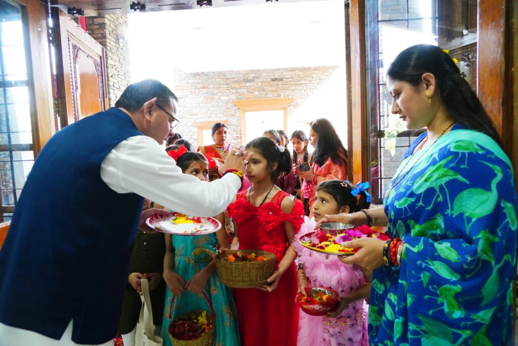 मुख्यमंत्री ने मुख्यमंत्री आवास में मनाया लोकपर्व फूलदेई