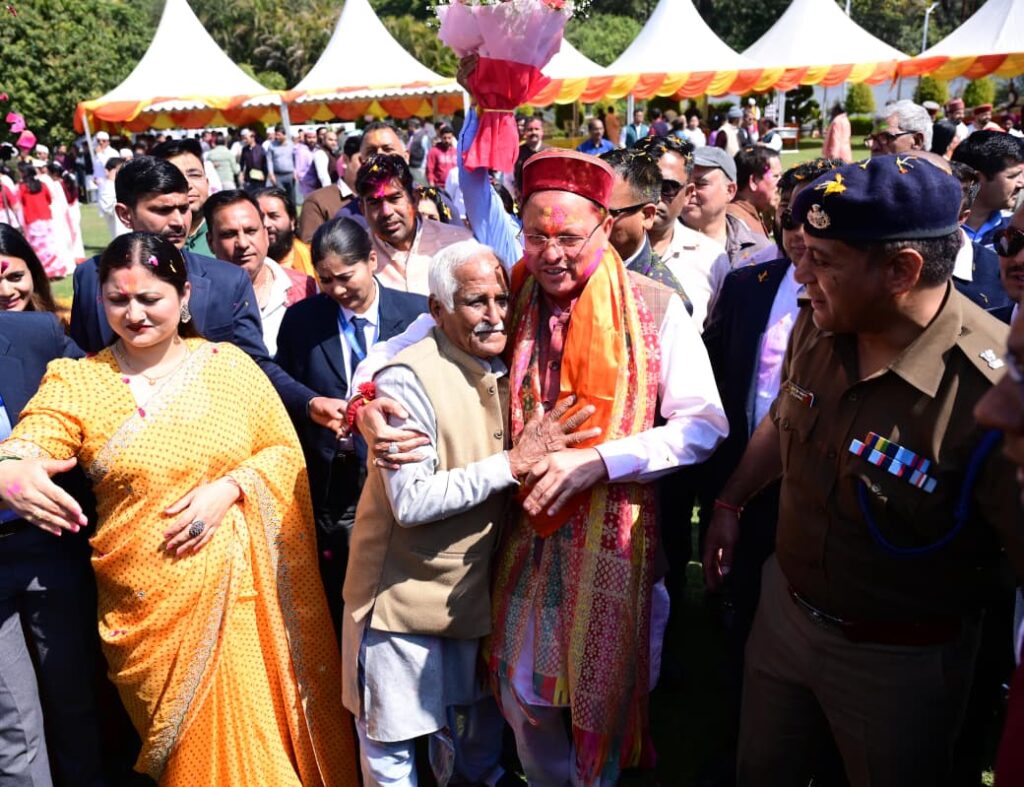 मुख्यमंत्री आवास में पारंपरिक उल्लास के साथ आयोजित हुआ होली मिलन समारोह