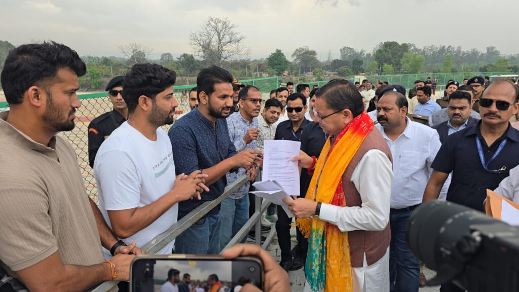 मुख्यमंत्री ने खटीमा में जनप्रतिनिधियों व जनता की समस्याएं सुनी