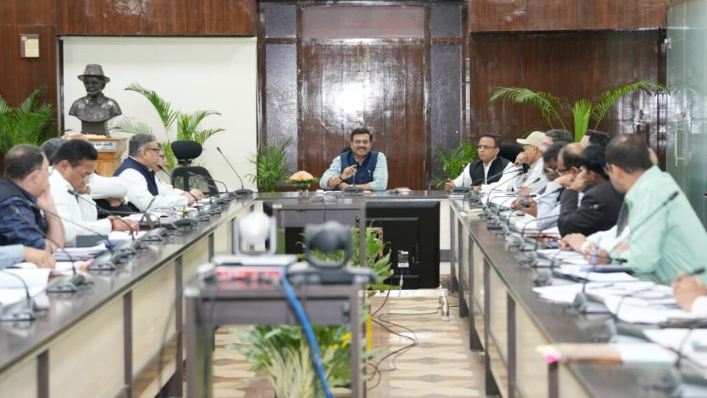 मुख्यमंत्री घोषणाओं के कार्यों को शीघ्र पूर्ण करें