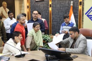 मोहकमपुर-नेहरूग्राम में जर्जर सड़क, गंदगी और अतिक्रमण की शिकायत पर डीएम सख्त, 10 मार्च तक तलब की रिपोर्ट